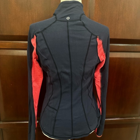 Lululemon long sleeve top - Picture 7 of 8